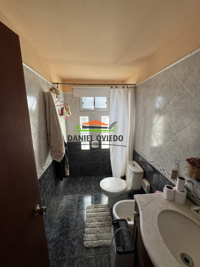 Casa ID.393/Casa-de-2-plantas-a-solo-2-cuadras-de-la-playa-en-Balneario-Los-Pinos-II-|-3-dormitorios-y-amplio-terreno - Casa de 2 plantas a solo 2 cuadras de la playa en Balneario Los Pinos II | 3 dormitorios y amplio terreno