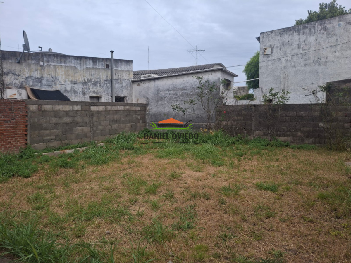 Casa ID.340/Muy-buena-ubicaci - Muy buena ubicación casa a reciclar en Carmelo.