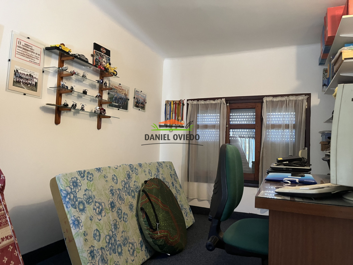 Casa ID.388/Casa-en-venta-a-metros-de-19-de-Abril-de-4-dormitorios-con-piscina-y-barbacoa - Casa en venta a metros de 19 de Abril de 4 dormitorios con piscina y barbacoa