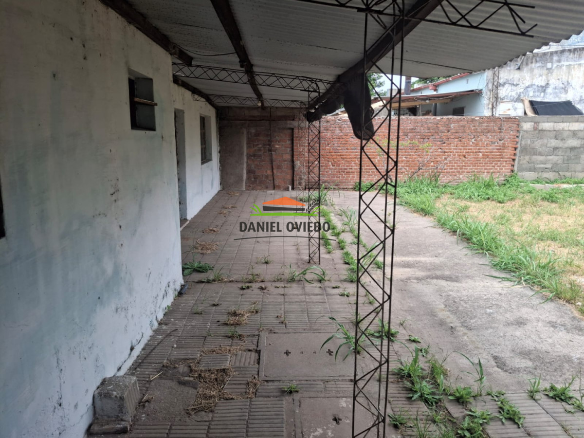 Casa ID.340/Muy-buena-ubicaci - Muy buena ubicación casa a reciclar en Carmelo.