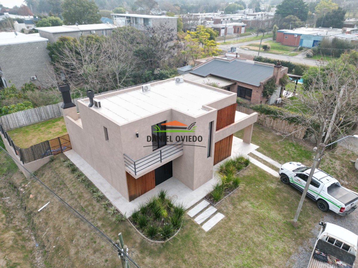 Casa ID.2/Excelente-casa-de-2-plantas-en-venta-en-zona-Balnearia-de-Colonia. - Excelente casa de 2 plantas en venta en zona Balnearia de Colonia.
