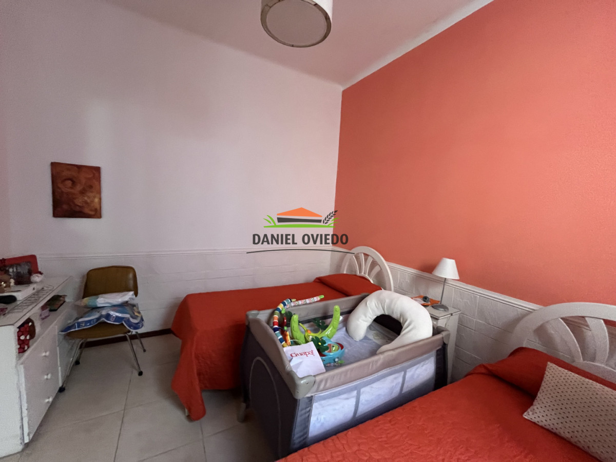 Casa ID.388/Casa-en-venta-a-metros-de-19-de-Abril-de-4-dormitorios-con-piscina-y-barbacoa - Casa en venta a metros de 19 de Abril de 4 dormitorios con piscina y barbacoa