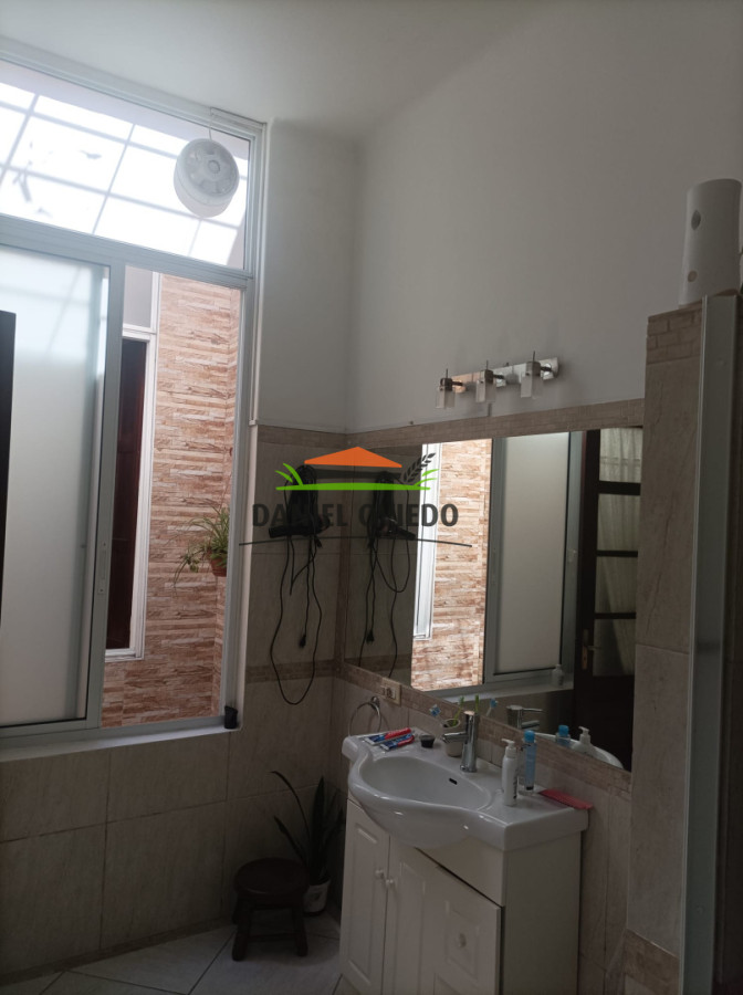 Casa ID.388/Casa-en-venta-a-metros-de-19-de-Abril-de-4-dormitorios-con-piscina-y-barbacoa - Casa en venta a metros de 19 de Abril de 4 dormitorios con piscina y barbacoa