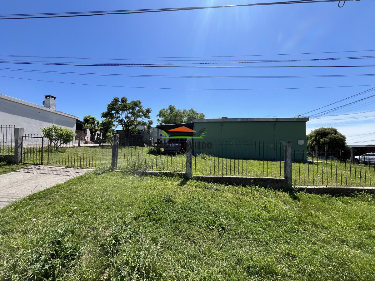 Casa ID.137 - Casa en venta en esquina con gran terreno.