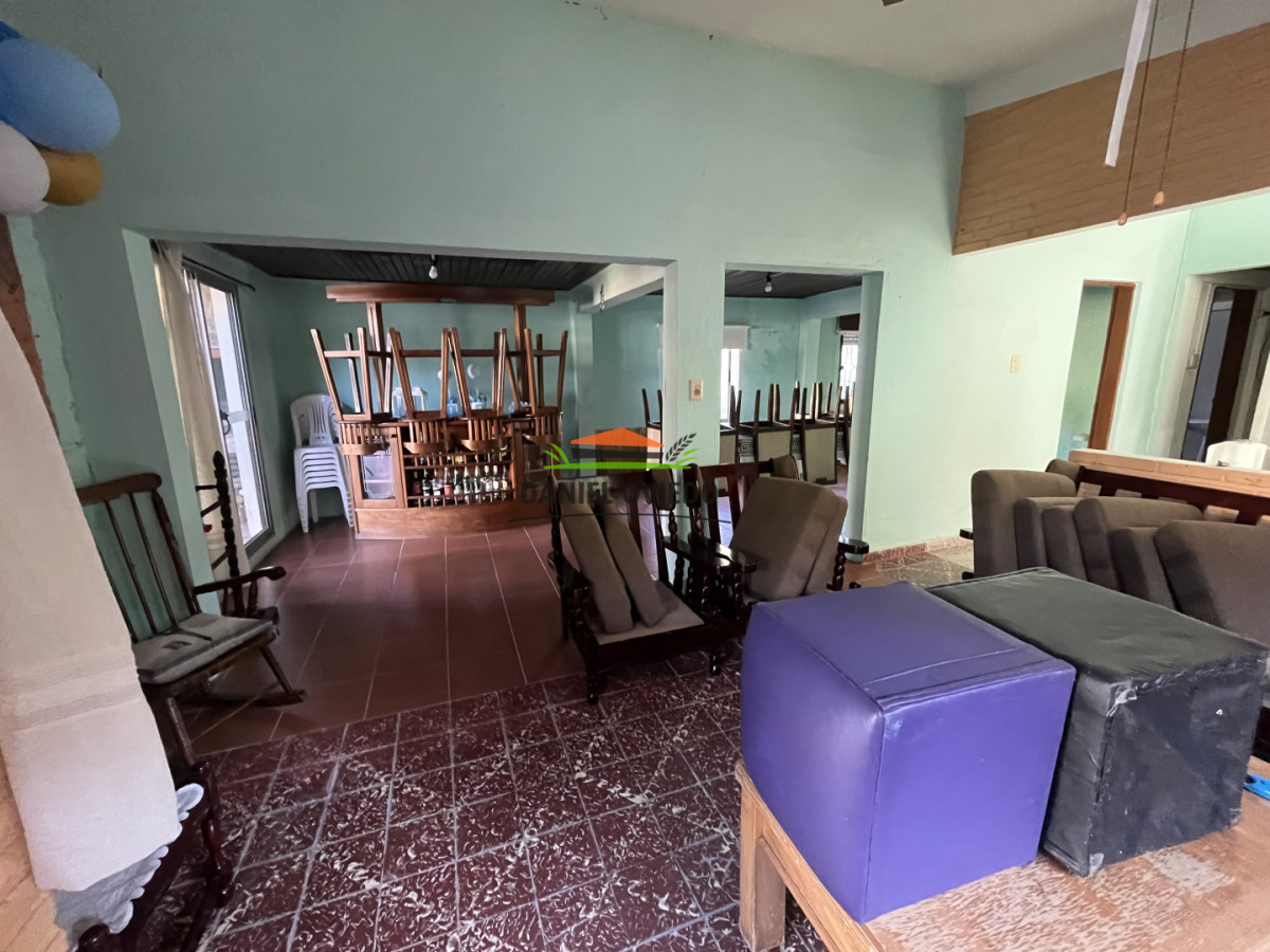 Casa ID.355/Excelente-propiedad-con-piscina,-barbacoa-y-garaje-en-Nueva-Helvecia - Excelente propiedad con piscina, barbacoa y garaje en Nueva Helvecia