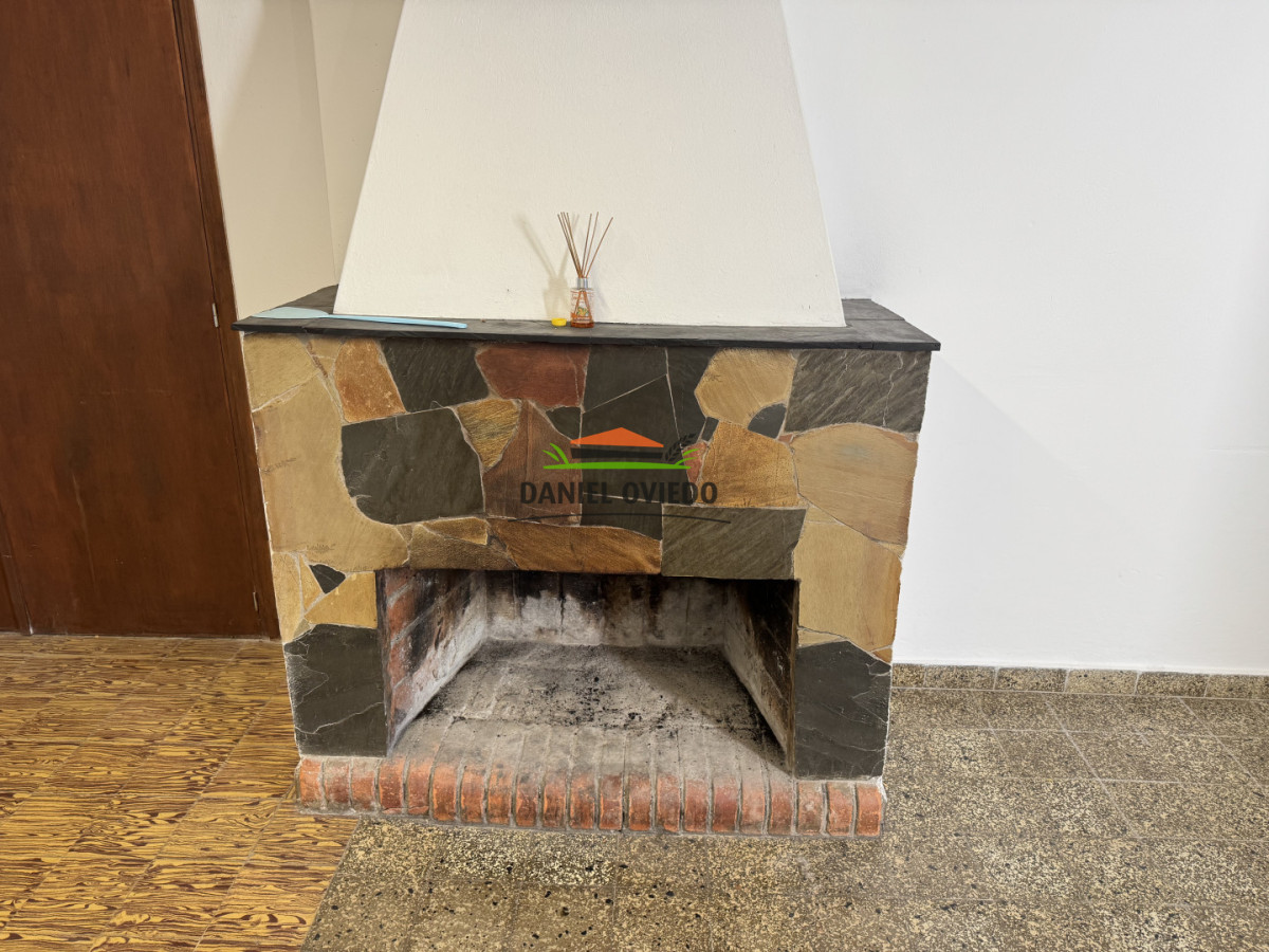 Casa ID.356/Casa-céntrica-de-2-dormitorios-con-garage-en-Nueva-Helvecia---Excelente-ubicación - Casa céntrica de 2 dormitorios con garage en Nueva Helvecia - Excelente ubicación