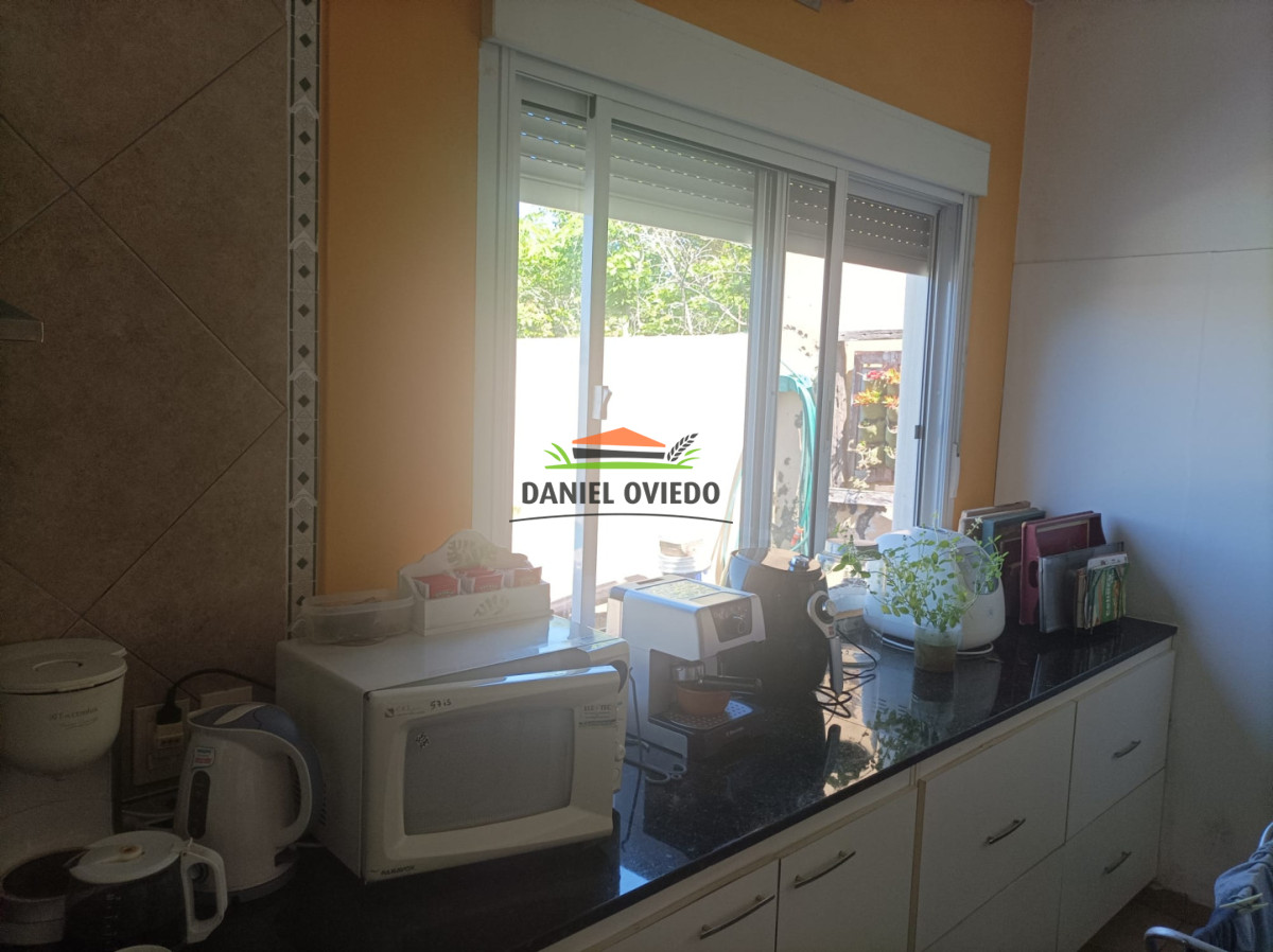 Casa ID.388/Casa-en-venta-a-metros-de-19-de-Abril-de-4-dormitorios-con-piscina-y-barbacoa - Casa en venta a metros de 19 de Abril de 4 dormitorios con piscina y barbacoa