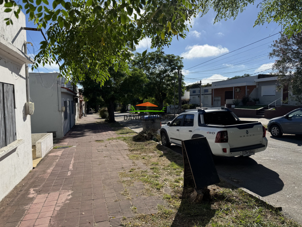 Casa ID.356/Casa-céntrica-de-2-dormitorios-con-garage-en-Nueva-Helvecia---Excelente-ubicación - Casa céntrica de 2 dormitorios con garage en Nueva Helvecia - Excelente ubicación