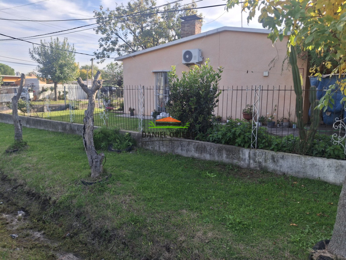 Casa ID.373/Casa-PH-en-esquina-en-venta-frente-a-Plaza-Saravia. - Casa PH en esquina en venta frente a Plaza Saravia.