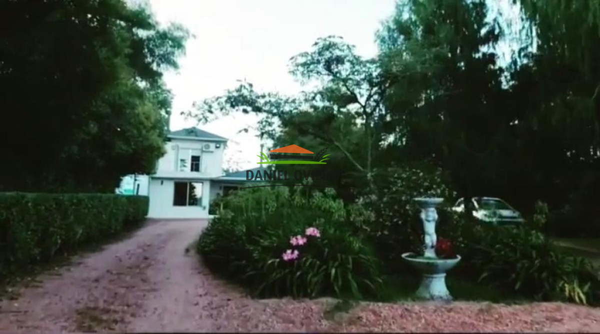 Casa ID.203 - Hermosa casa con piscina climatizada cerrada en venta en Nueva Helvecia.