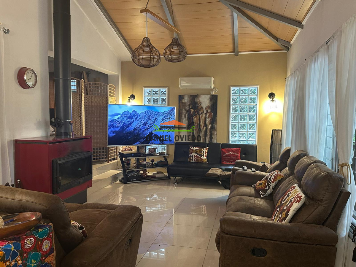 Casa ID.203 - Hermosa casa con piscina climatizada cerrada en venta en Nueva Helvecia.