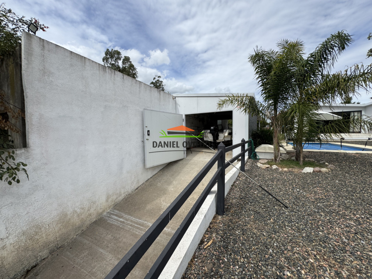 Casa ID.343/Excelente-casa-en-venta-con-piscina-y-muelle-a-arroyo-en-Boca-del-Cufré. - Excelente casa en venta con piscina y muelle a arroyo en Boca del Cufré.