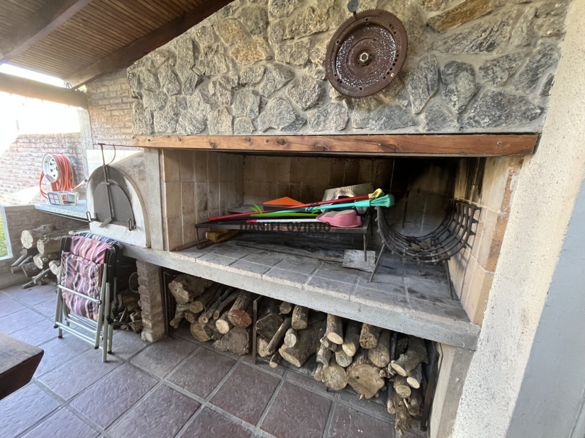 Casa ID.355/Excelente-propiedad-con-piscina,-barbacoa-y-garaje-en-Nueva-Helvecia - Excelente propiedad con piscina, barbacoa y garaje en Nueva Helvecia