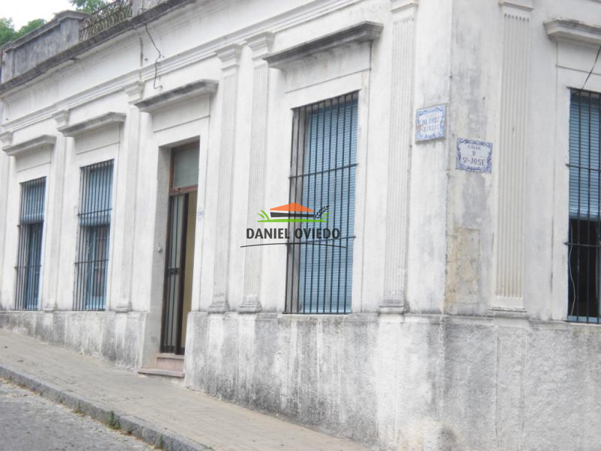 Casa ID.87/Casa-en-esquina-en-venta-en-Barrio-Histórico,-Colonia. - Casa en esquina en venta en Barrio Histórico, Colonia.