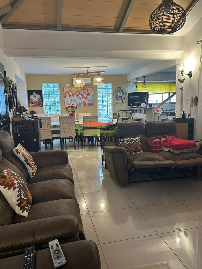 Casa ID.203 - Hermosa casa con piscina climatizada cerrada en venta en Nueva Helvecia.