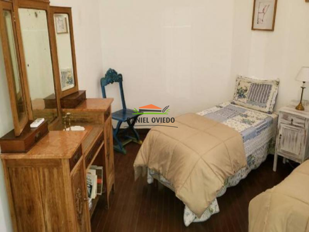 Casa ID.64 - Casa con 2 apartamentos en venta en el centro de Colonia a 3 cuadras del Puerto.
