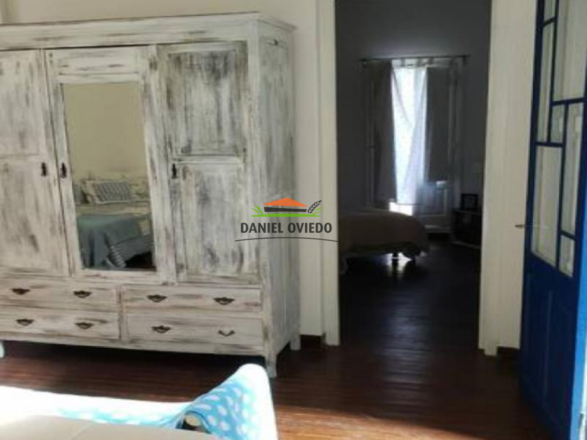 Casa ID.64 - Casa con 2 apartamentos en venta en el centro de Colonia a 3 cuadras del Puerto.