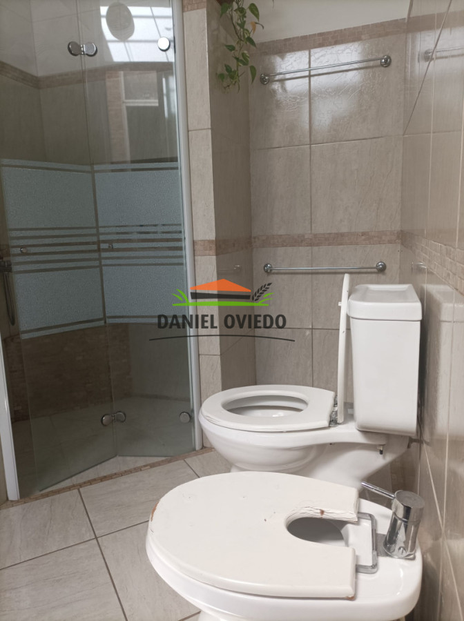 Casa ID.388/Casa-en-venta-a-metros-de-19-de-Abril-de-4-dormitorios-con-piscina-y-barbacoa - Casa en venta a metros de 19 de Abril de 4 dormitorios con piscina y barbacoa
