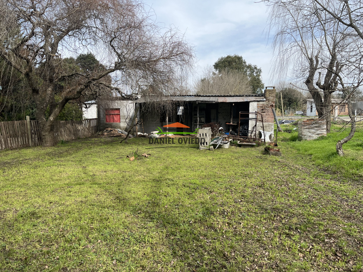 Casa ID.163 - Casa a reciclar con 2 galpones en venta en Nueva Helvecia.