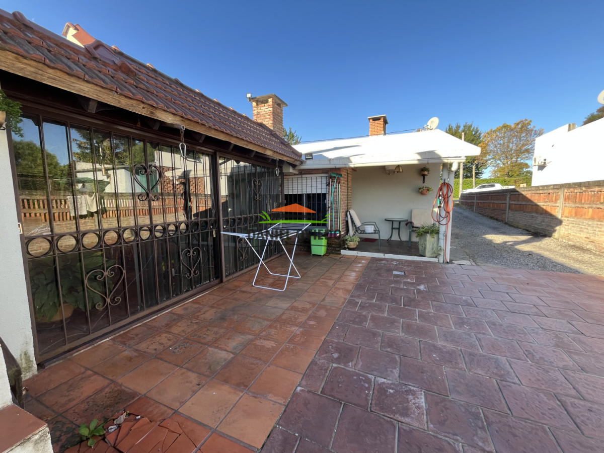 Casa ID.355/Excelente-propiedad-con-piscina,-barbacoa-y-garaje-en-Nueva-Helvecia - Excelente propiedad con piscina, barbacoa y garaje en Nueva Helvecia