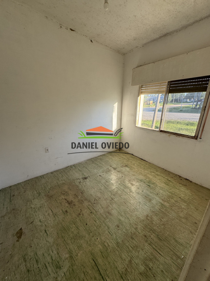 Casa ID.374/Casa-en-esquina-con-amplio-terreno-en-Nueva-Helvecia---Ideal-para-invertir - Casa en esquina con amplio terreno en Nueva Helvecia - Ideal para invertir