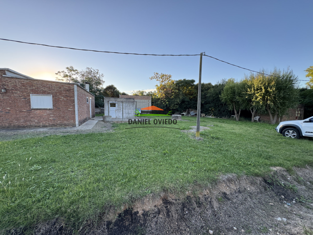 Casa ID.374/Casa-en-esquina-con-amplio-terreno-en-Nueva-Helvecia---Ideal-para-invertir - Casa en esquina con amplio terreno en Nueva Helvecia - Ideal para invertir