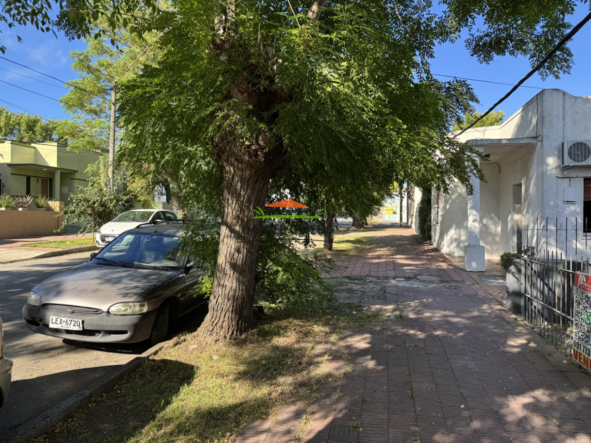 Casa ID.356/Casa-céntrica-de-2-dormitorios-con-garage-en-Nueva-Helvecia---Excelente-ubicación - Casa céntrica de 2 dormitorios con garage en Nueva Helvecia - Excelente ubicación