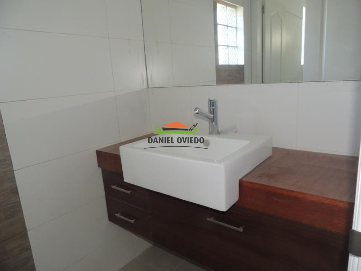 Casa ID.110 - Excelente Duplex en venta a 300 metros de la rambla costanera.