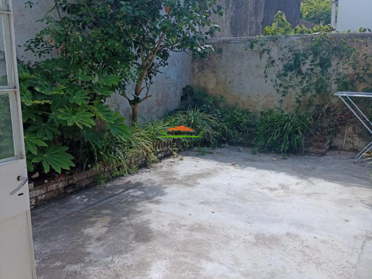Casa ID.64 - Casa con 2 apartamentos en venta en el centro de Colonia a 3 cuadras del Puerto.