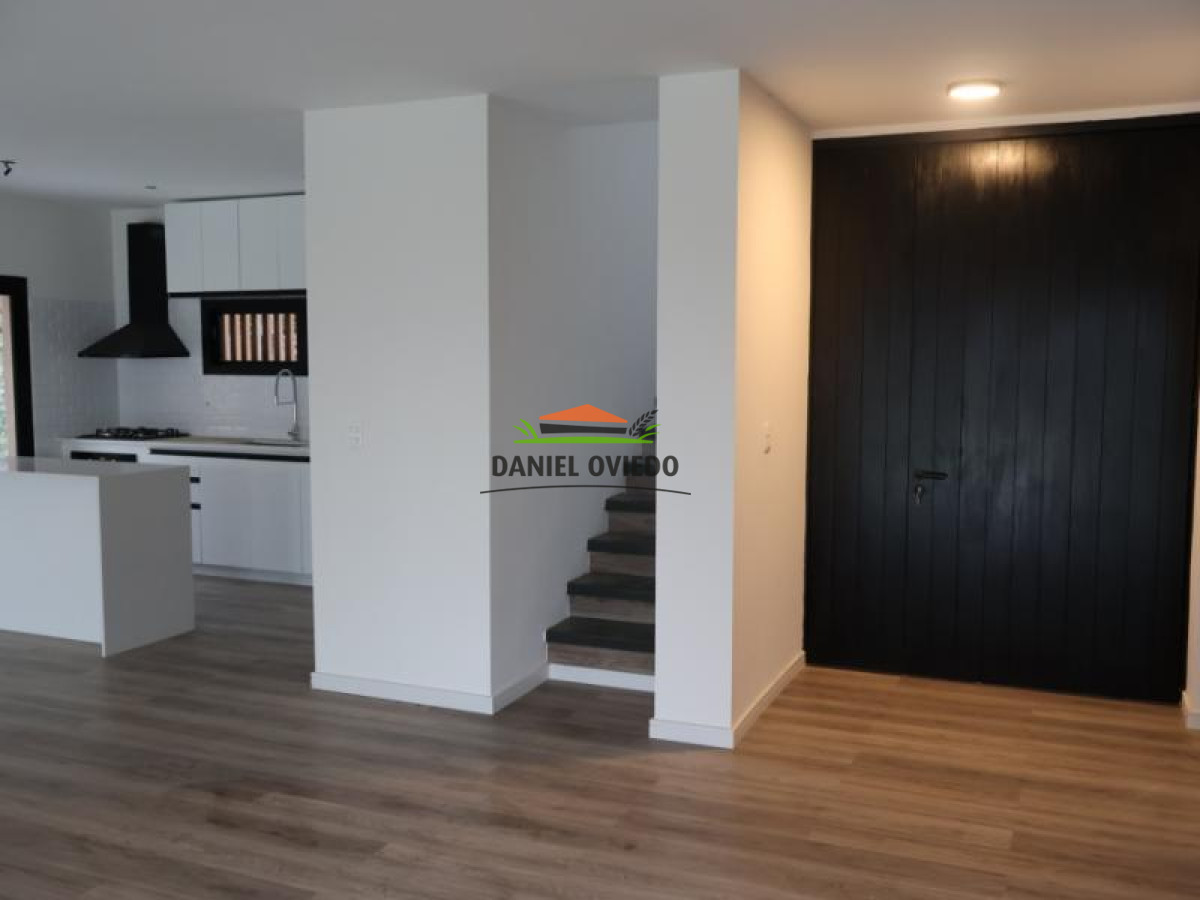 Casa ID.2/Excelente-casa-de-2-plantas-en-venta-en-zona-Balnearia-de-Colonia. - Excelente casa de 2 plantas en venta en zona Balnearia de Colonia.