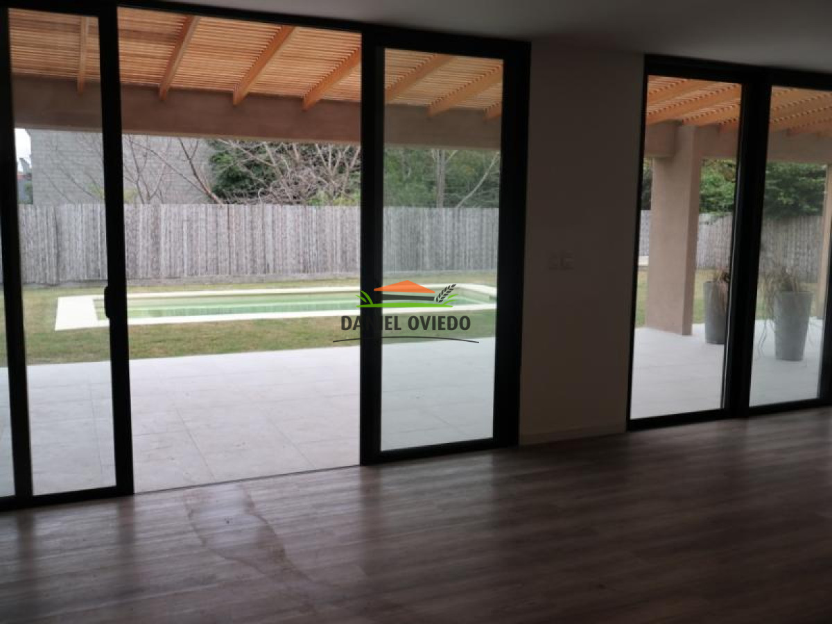 Casa ID.2/Excelente-casa-de-2-plantas-en-venta-en-zona-Balnearia-de-Colonia. - Excelente casa de 2 plantas en venta en zona Balnearia de Colonia.