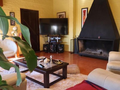 Hermosa casa en venta en Carmelo.