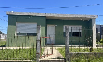 Casa en venta en esquina con gran terreno.