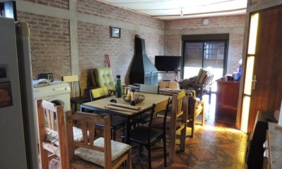 Oportunidad casa en venta muy próxima al centro de Nueva Helvecia.