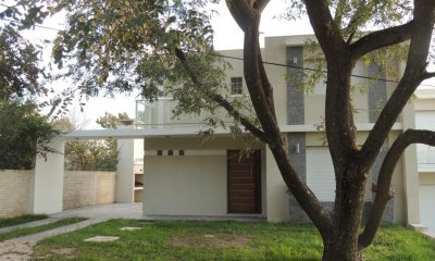 Excelente Duplex en venta a 300 metros de la rambla costanera.