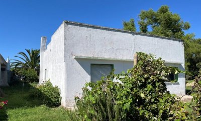 Casa a reciclar en venta con gran terreno en Ecilda Paullier.
