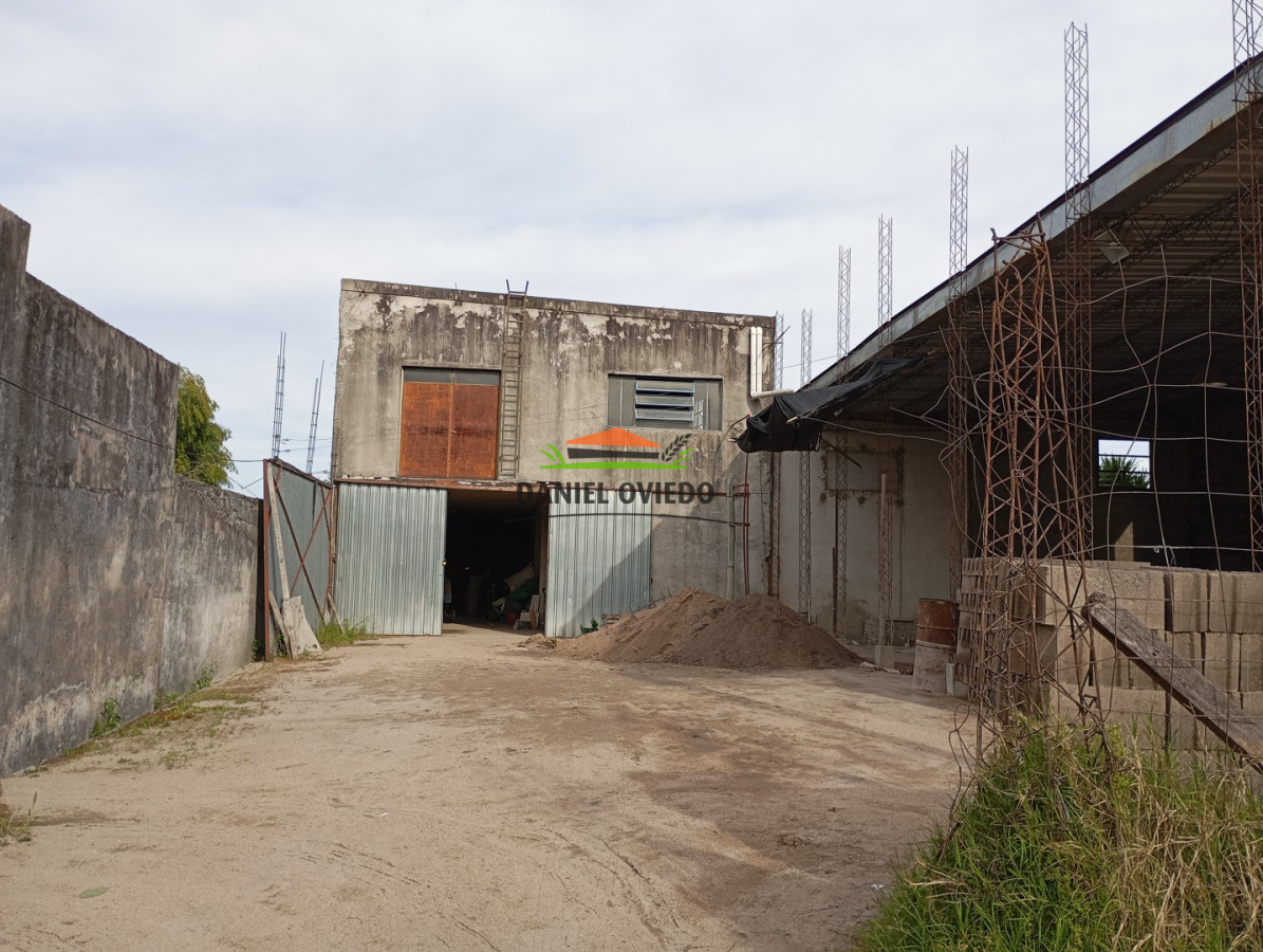 Galpón ID.308 - 2 galpones en venta enfrente a Parque Artigas Carmelo. 