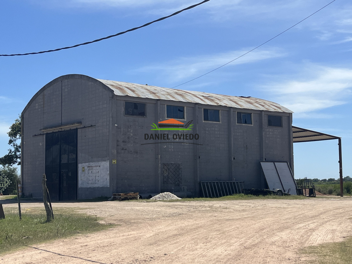 Galpón ID.157 - Excelente Local Comercial multiuso en venta con gran predio de 7.321 m2.