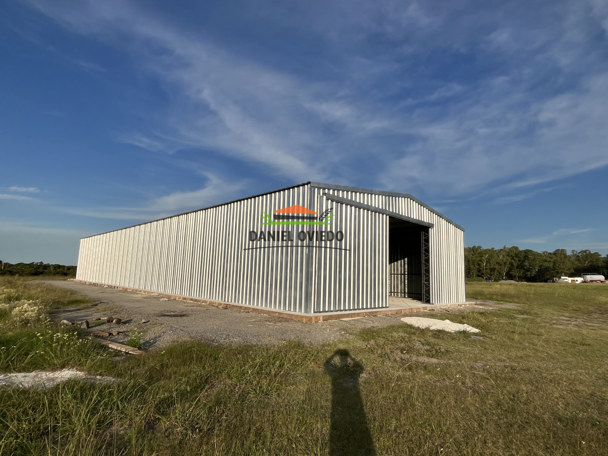 Galpón ID.196 - Galpón multiuso de 396 m2 en venta y alquiler Polo Logístico Ecilda Paullier.