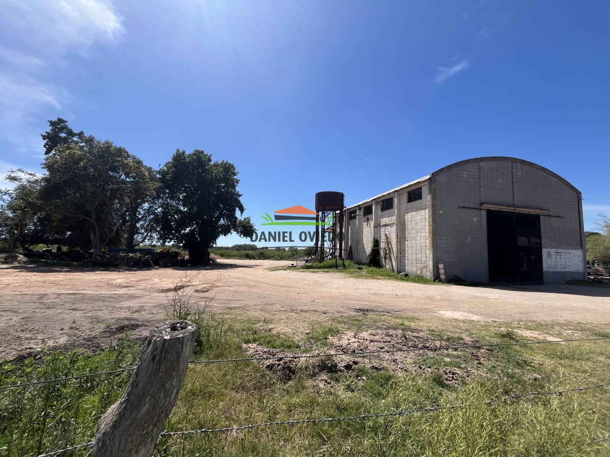 Galpón ID.157 - Excelente Local Comercial multiuso en venta con gran predio de 7.321 m2.