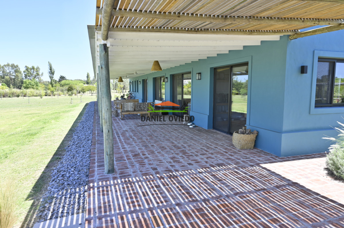 Chacra ID.418/Chacra-con-una-de-las-mejores-vistas-de-Colonia,-con-hermosa-y-amplia-casa. - Chacra con una de las mejores vistas de Colonia, con hermosa y amplia casa.