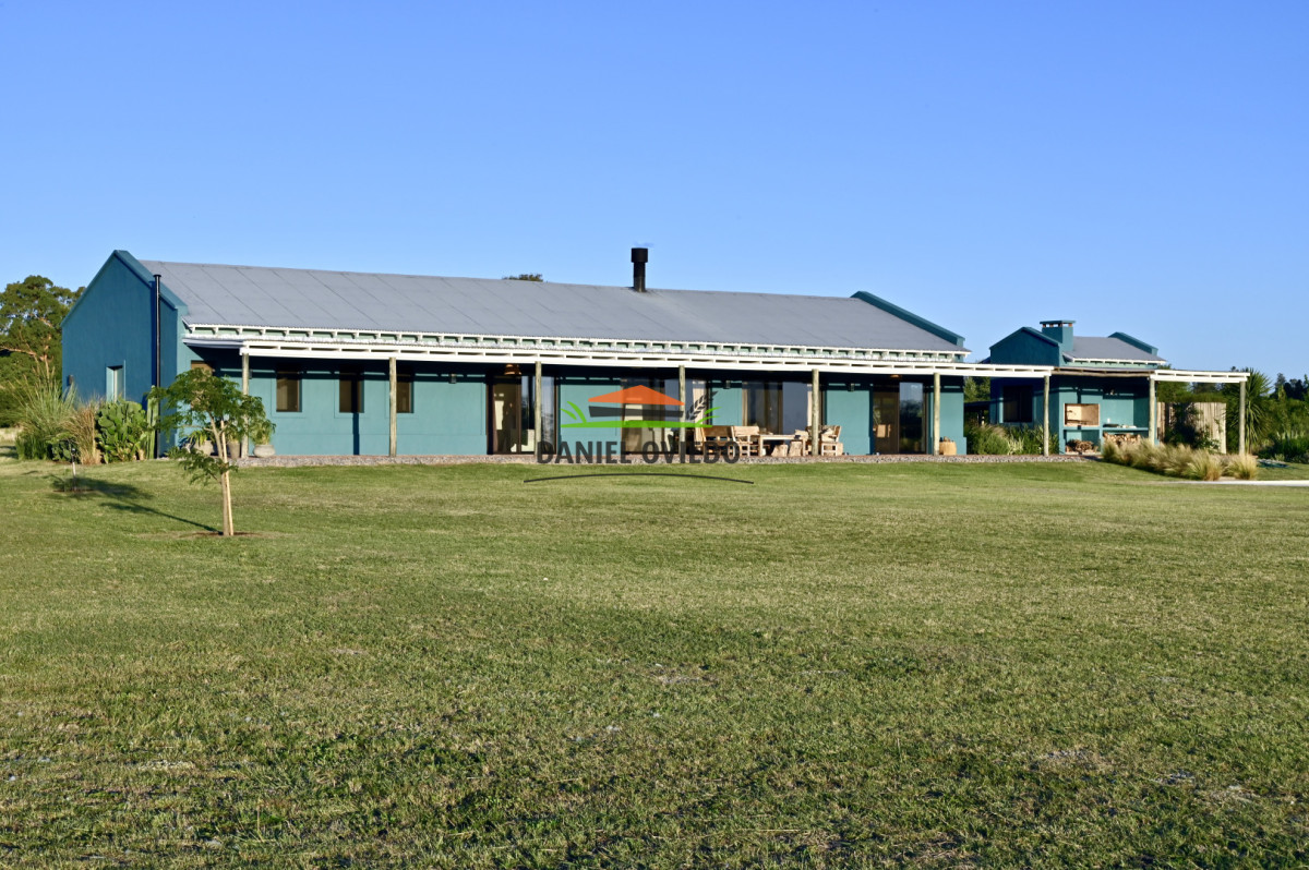 Chacra ID.418/Chacra-con-una-de-las-mejores-vistas-de-Colonia,-con-hermosa-y-amplia-casa. - Chacra con una de las mejores vistas de Colonia, con hermosa y amplia casa.