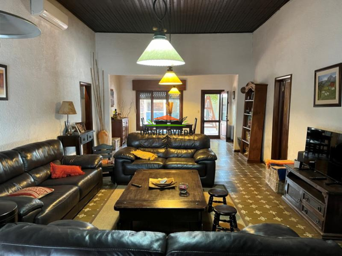 Local Comercial ID.56 - Excelente Posada en venta en Ismael Cortinas, Flores.