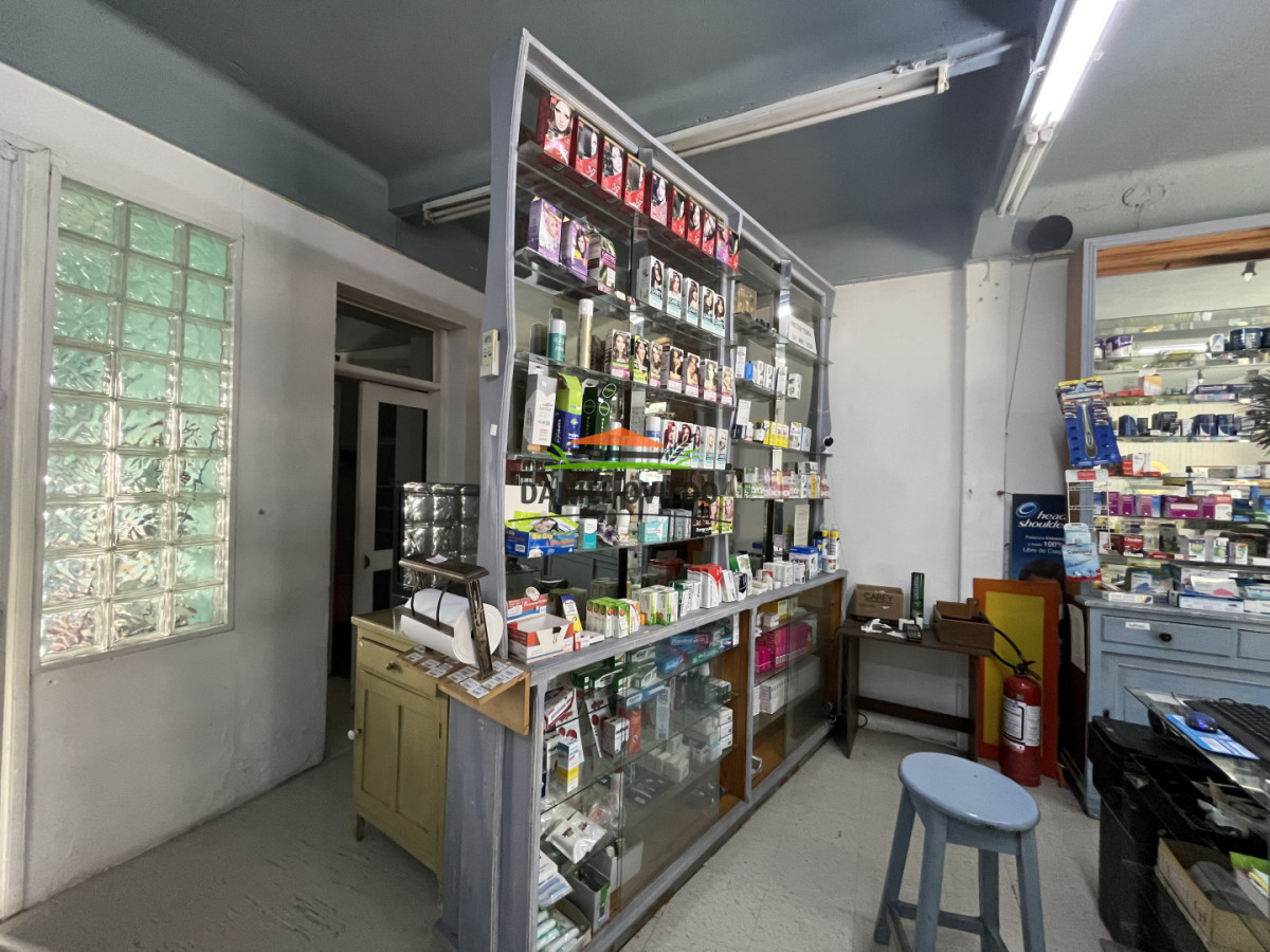 Local Comercial ID.389 - Venta llave de farmacia con renombre en ubicación estratégica calle 19 de Abril.