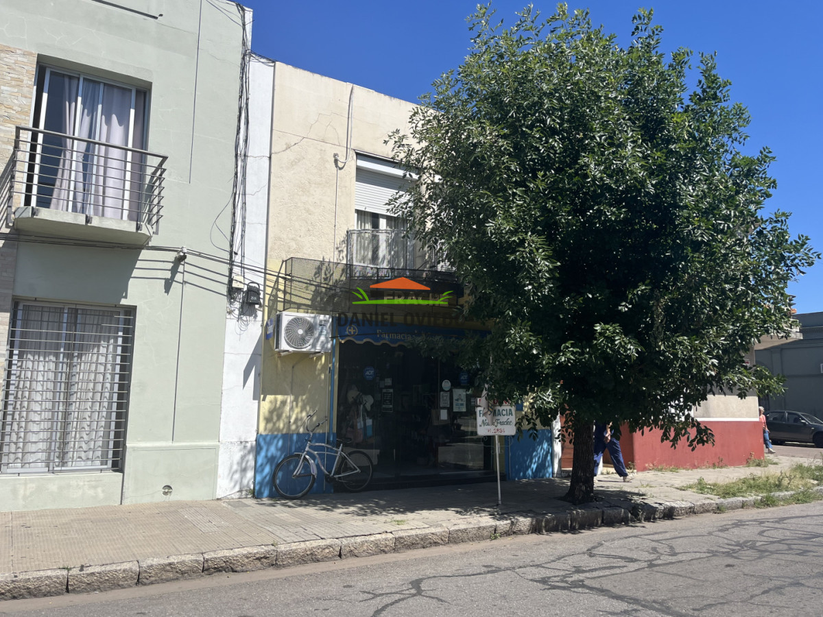 Local Comercial ID.389 - Venta llave de farmacia con renombre en ubicación estratégica calle 19 de Abril.