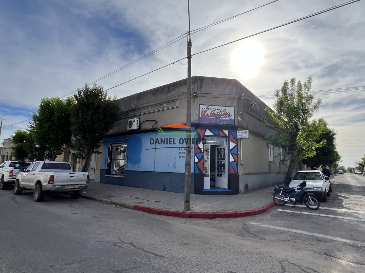 Local Comercial ID.341 - Local comercial, casa y apto en venta en calle 19 de Abril Carmelo. 