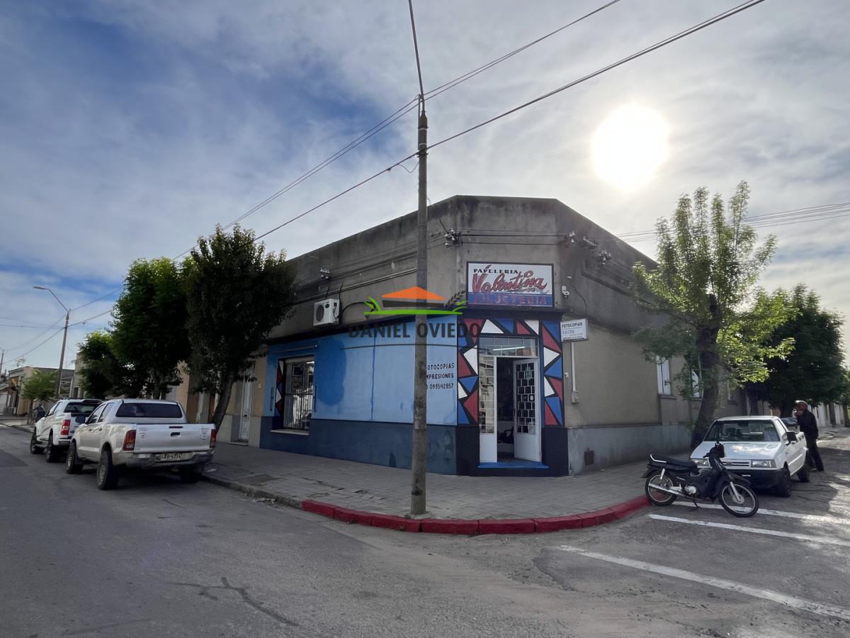 Local Comercial ID.341 - Local comercial, casa y apto en venta en calle 19 de Abril Carmelo. 