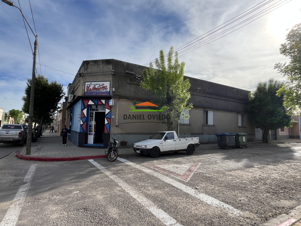 Local Comercial ID.341 - Local comercial, casa y apto en venta en calle 19 de Abril Carmelo. 