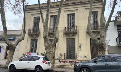 Local comercial Barrio Histórico en venta en Av. Gral Flores a reciclar.
