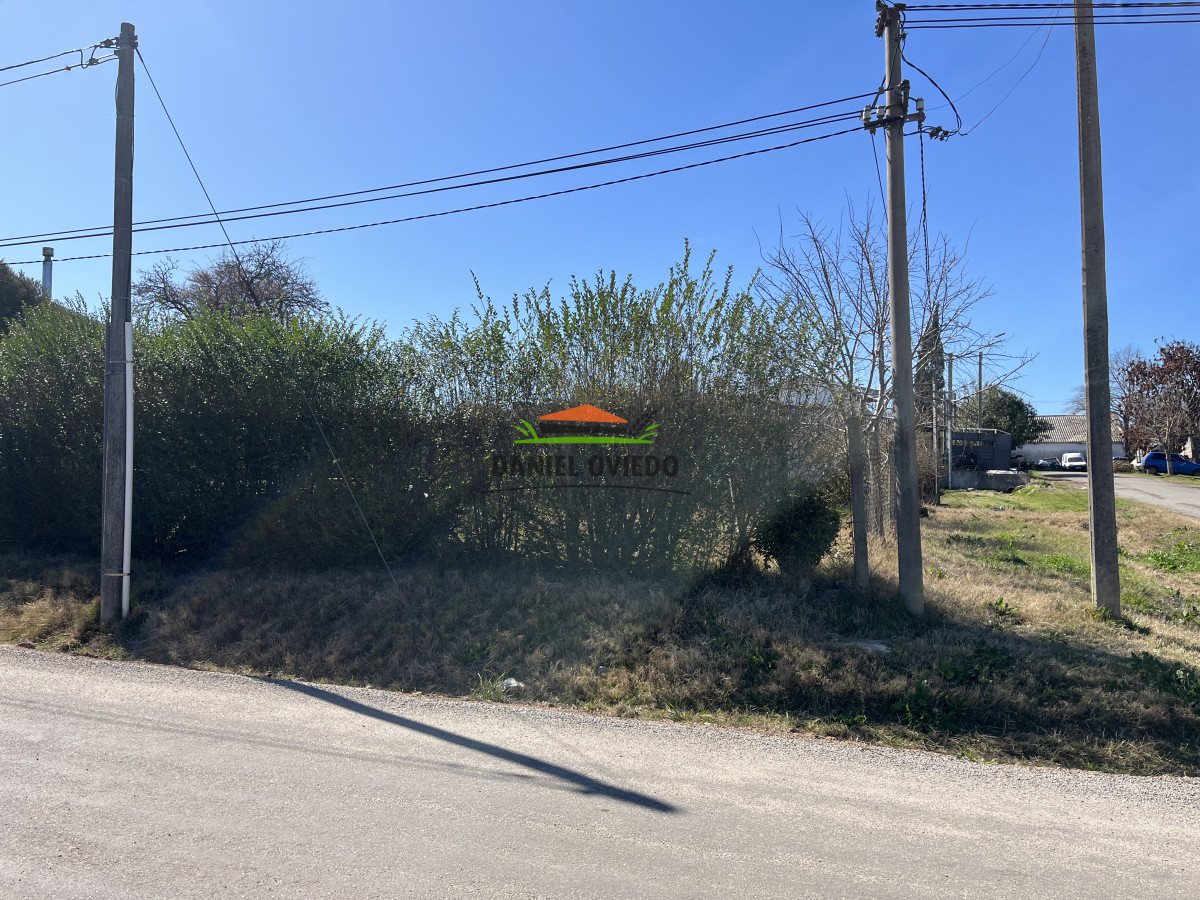 Terreno ID.141 - Excelente terreno en esquina en venta con mejoras en Carmelo.